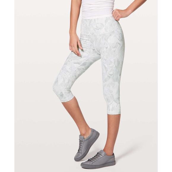 Lululemon Wunder Under Hi-Rise 1/2 Tight Full-On Luxtreme 17" Jasmine Size 4 - Picture 1 of 11